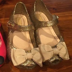 Mini Melissa Gold Glitter Bows Size 7